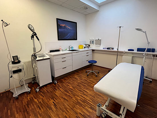 Praxis Ali Saclier Behandlungsraum